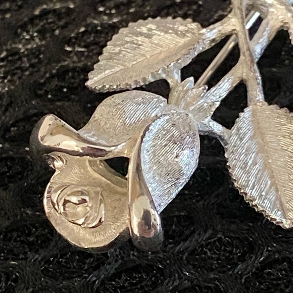 Rose Stem Brooch Silver Tone Pin Textured Mesh Bud Petals Unisex - Picture 5 of 11